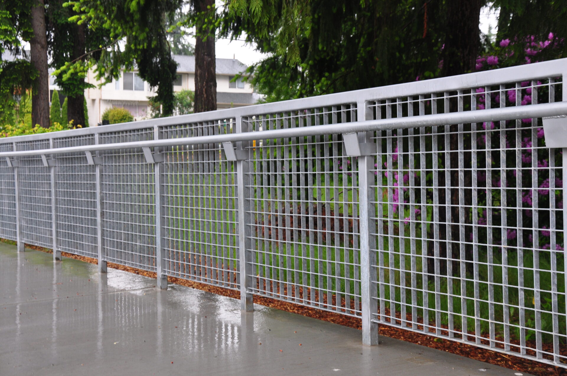 Opus20 railing infill with handrail
