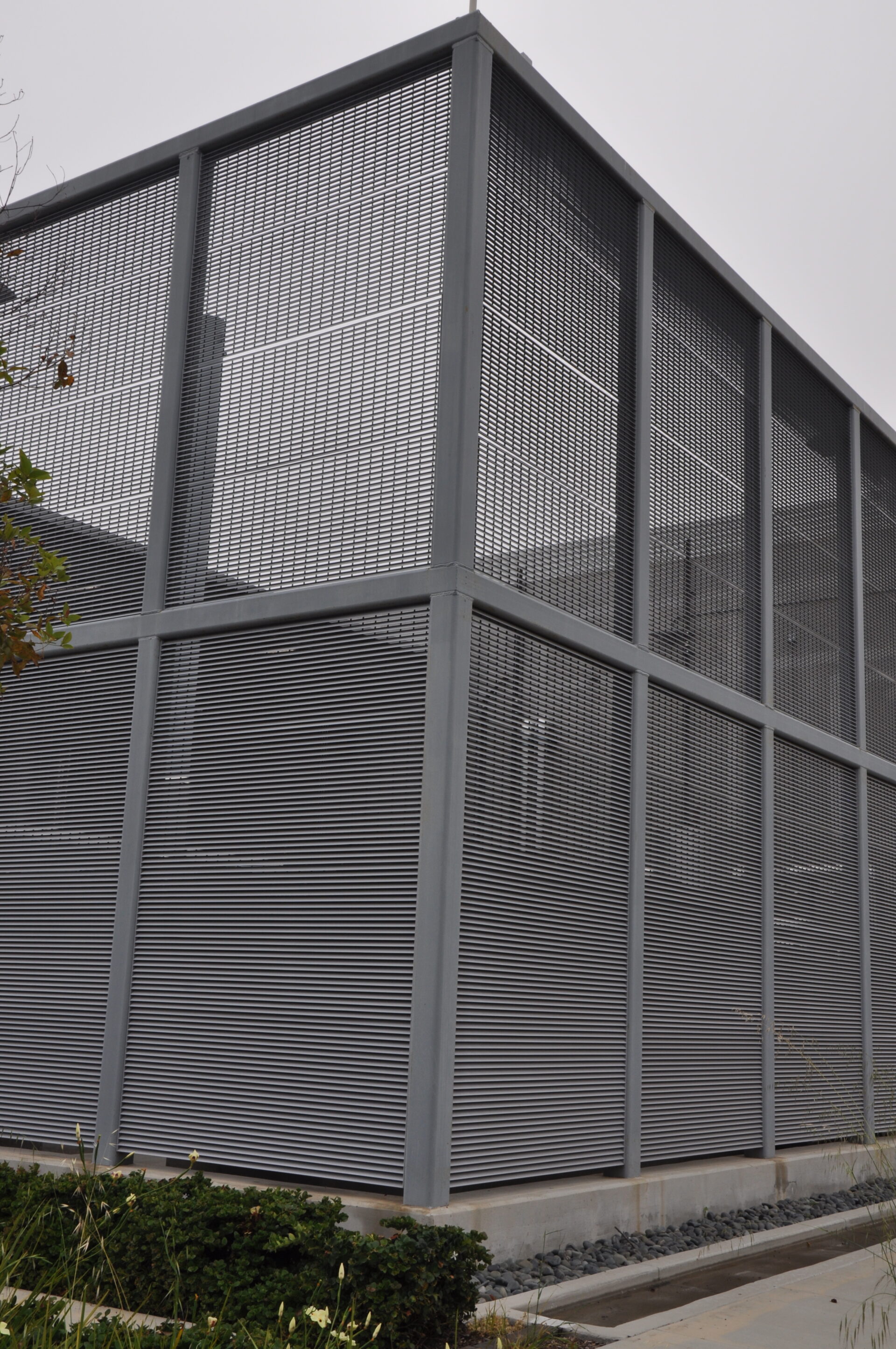 Large screening enclosure made with Opus80